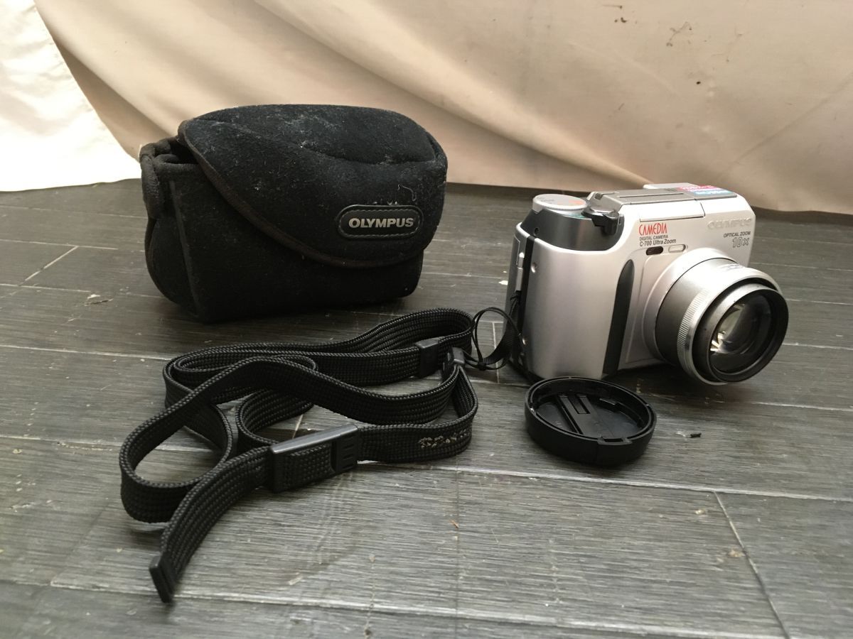 HH2019 OLYMPUS デジタルカメラ[CAMEDIA] C-700Ultra Zoom シルバー 有効画素数:200万画素 単3乾電池4本駆動 ポーチ付 動作OK /60