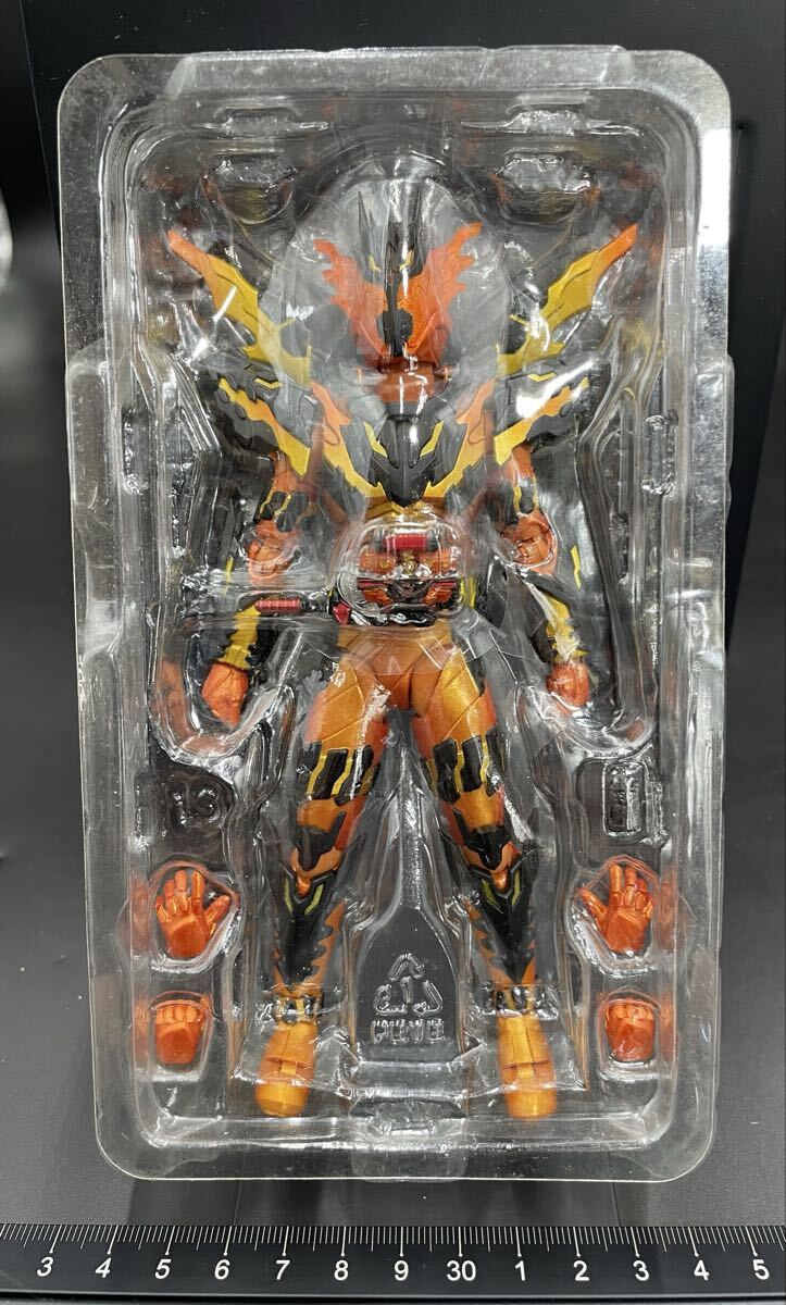 1215-802【未検品】S.H.Figuarts 仮面ライダークローズマグマ