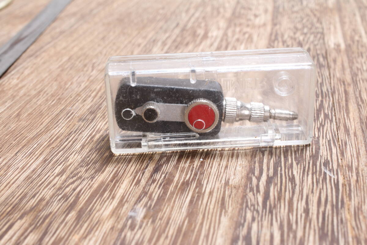 【送料込】中古　セルフタイマー　チェリー　？　マイネッテ　キング　？　50年以上前　レリーズのように使用できます。ケース付き