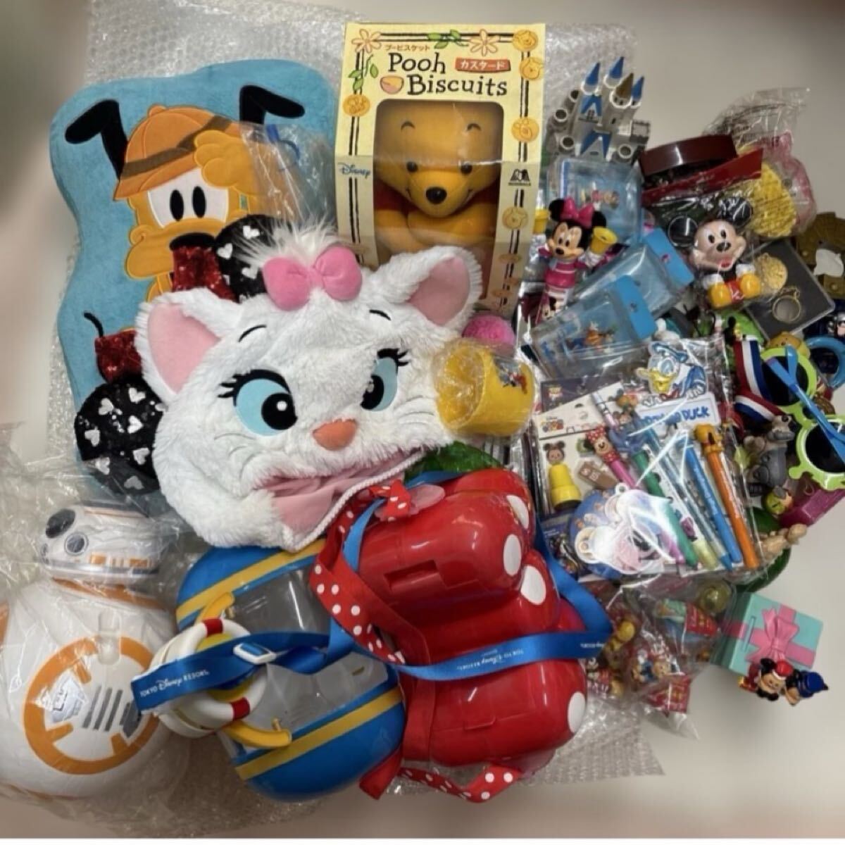 ディズニー グッズ 大量　ぬいぐるみ Disney 雑貨　文房具　おもちゃ　シール　ポップコーンバケット　カチューシャ　など