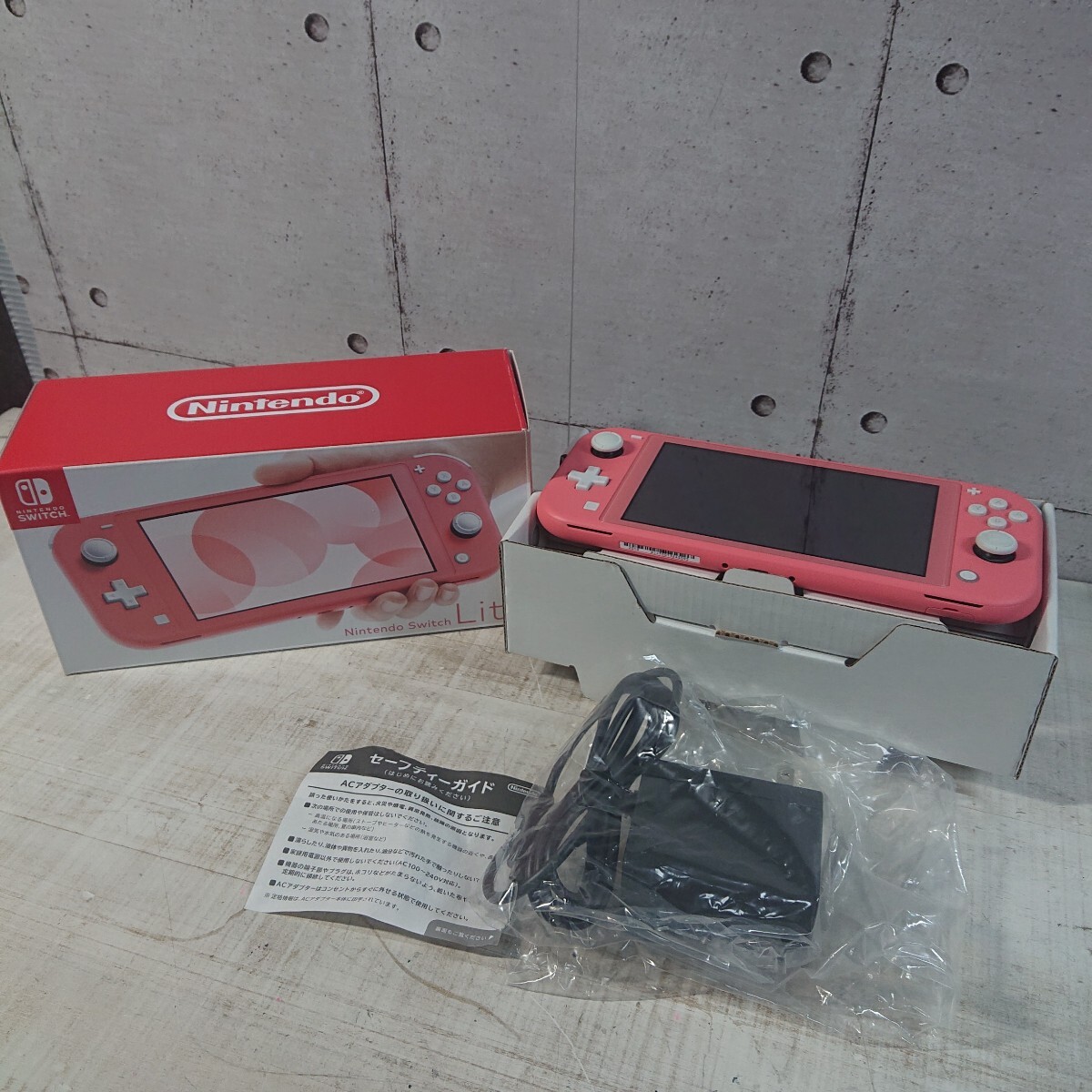 911 Nintendo Switch Lite ニンテンドースイッチライト コーラル HDH-001 動作確認済み 初期化済み J216008000
