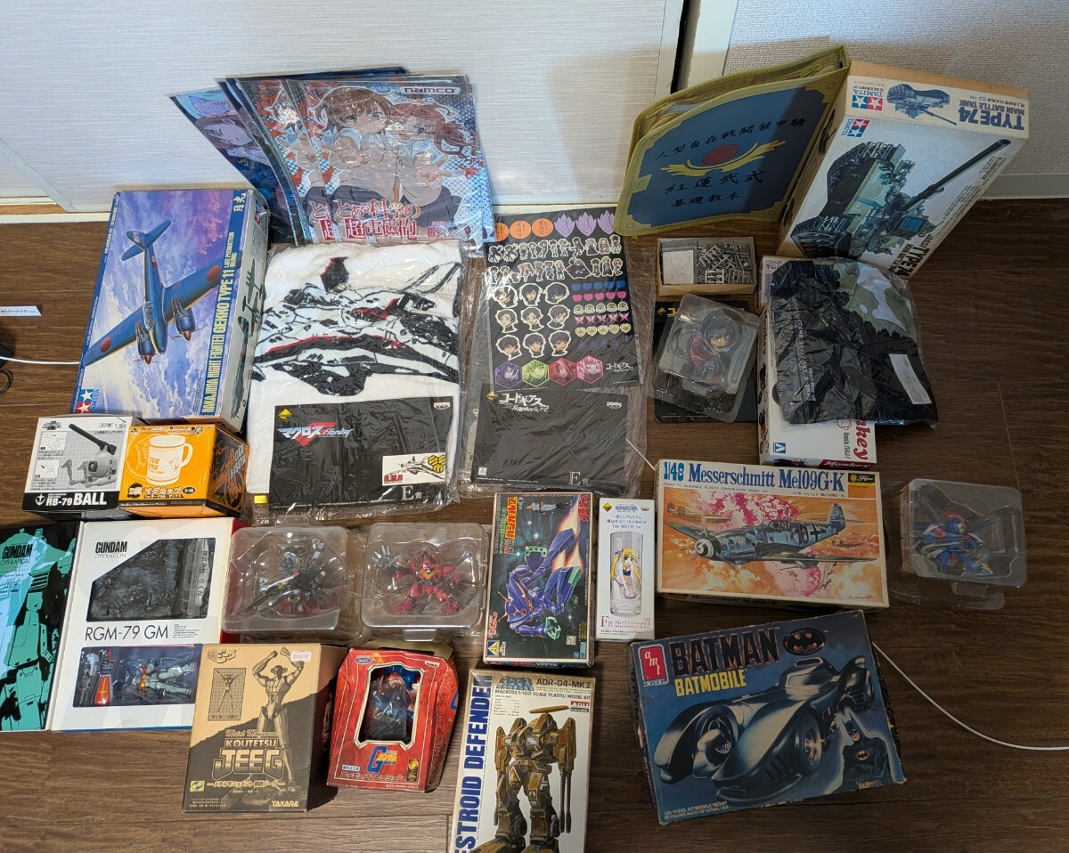 130サイズ①　コミックアニメ　ホビーグッズ　プラモデル　フィギュア　大量まとめてセット　状態未確認ジャンク品詰め合わせ