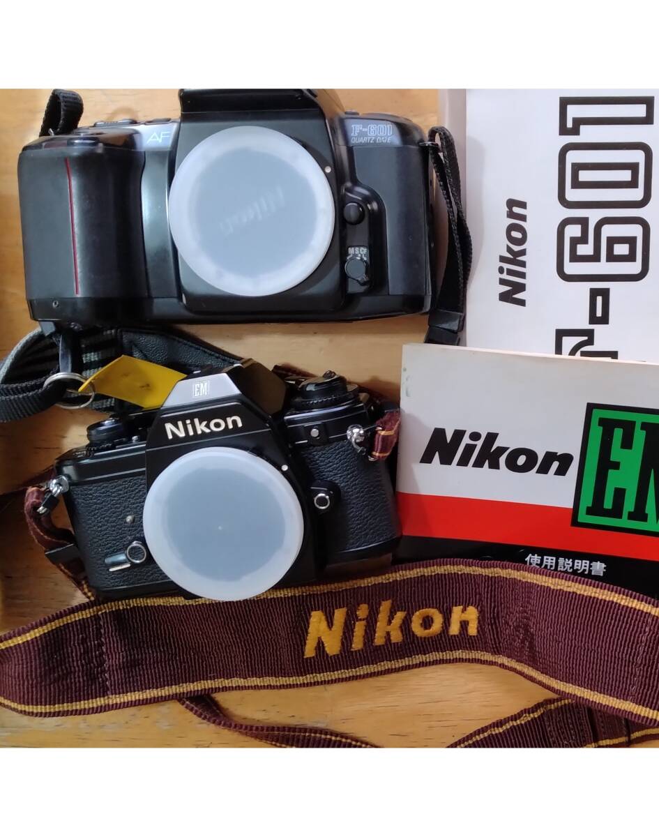 ジャンク ニコンのフィルムカメラ EMとF401QD