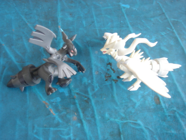 ポケットモンスター　ゼクロム　レシラム　フィギュア　ソフビ　TOMY　ポケモン