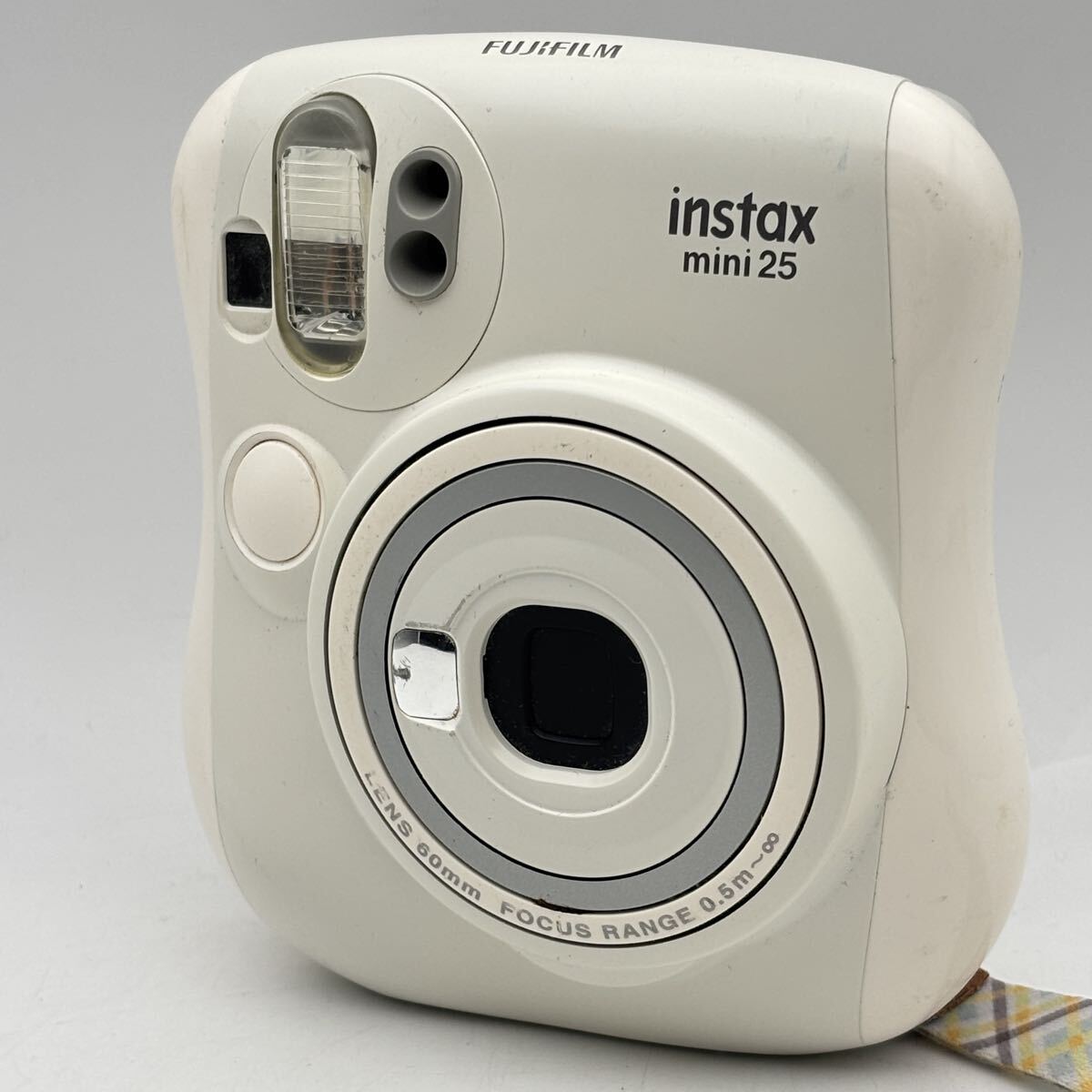 ○ FUJIFILM instax mini25 チェキ ホワイト 通電動作未確認 現状品渡し 状態写真参照 富士フイルム インスタントカメラ 同梱対応可能