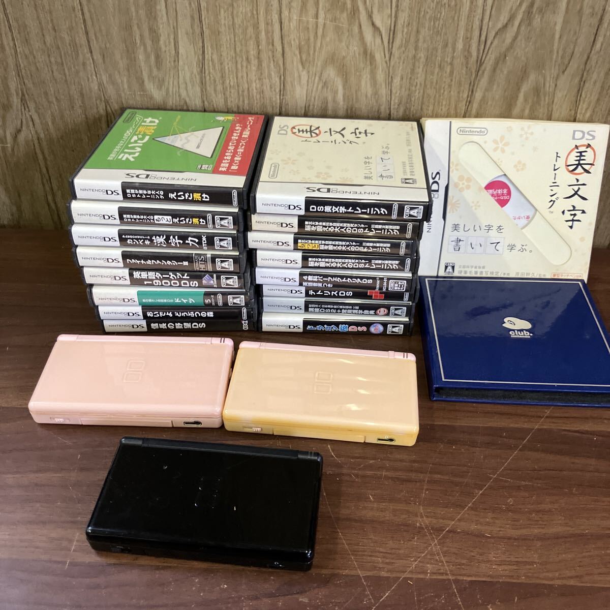 NINTENDO 任天堂 ニンテンドー DS LITE USG-001 3台 ソフト まとめて ゲーム機 ファイナルファンタジー トレーニング 17本
