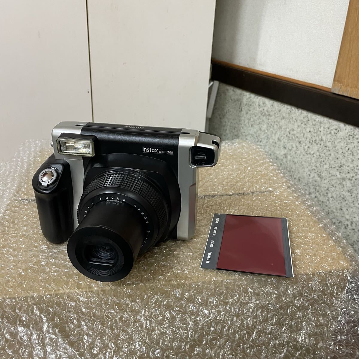 FUJIFILM 富士フイルム チェキ instax WIDE 300 フィルムカメラ ブラック 中古品 (b18090)
