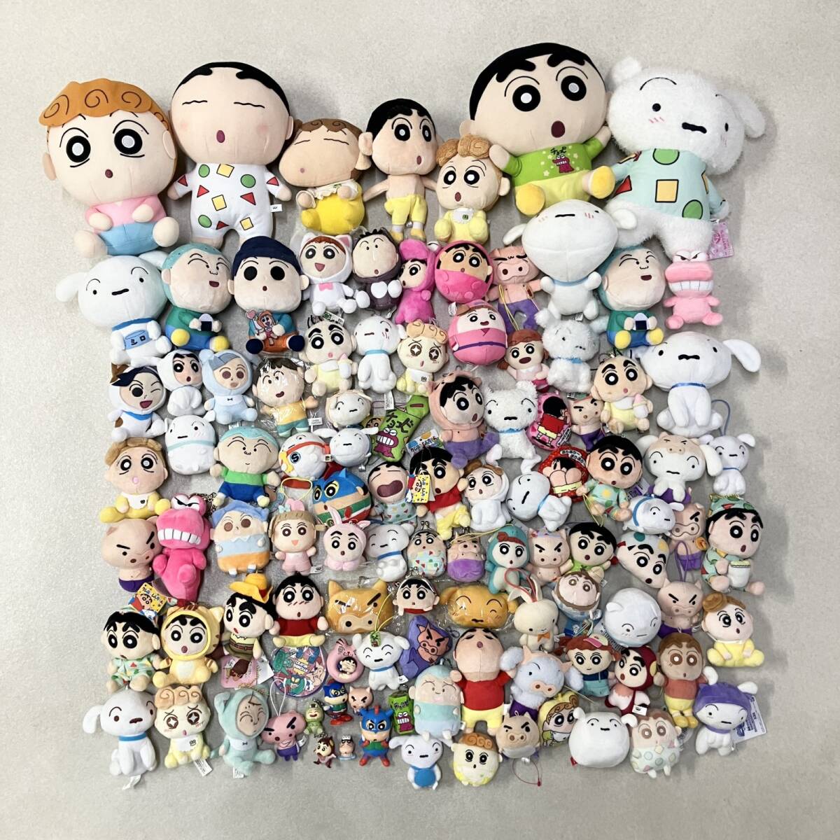 ● クレヨンしんちゃん グッズ 100点以上 大量 まとめ商品 ミニぬいぐるみ キーホルダー しんのすけ ひまわり シロ 現状品 3kg