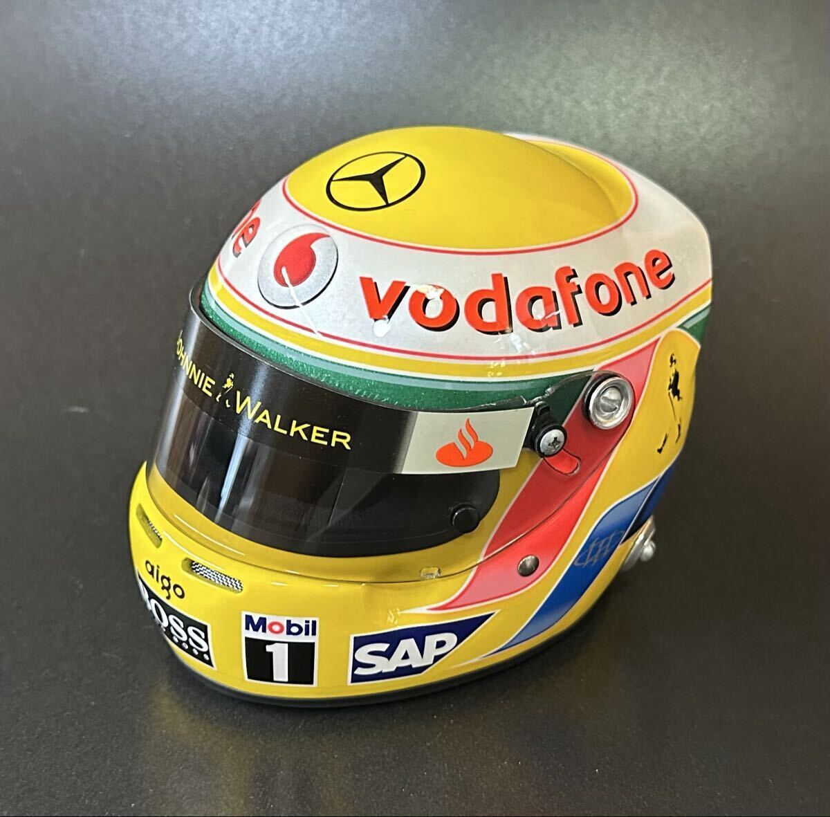 ルイス・ハミルトン 2008年 1/2 ヘルメット Vodafone マクラーレン F1 ワールドチャンピオン