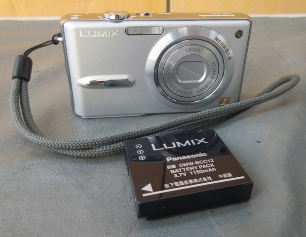 ☆ジャンク☆Panasonic LUMIX DMC-FX9 バッテリー付き パナソニック ルミックス デジカメ LEICA ライカ