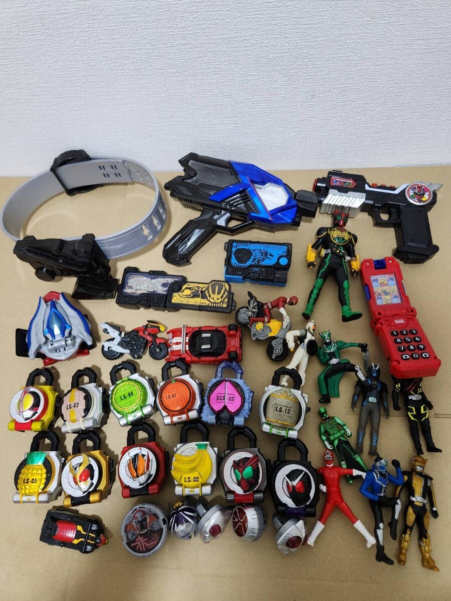 y305 仮面ライダー 仮面ライダー鎧武 ゼロワン ベルト 他 戦隊モノ ウルトラマン 玩具 大量 まとめて セット