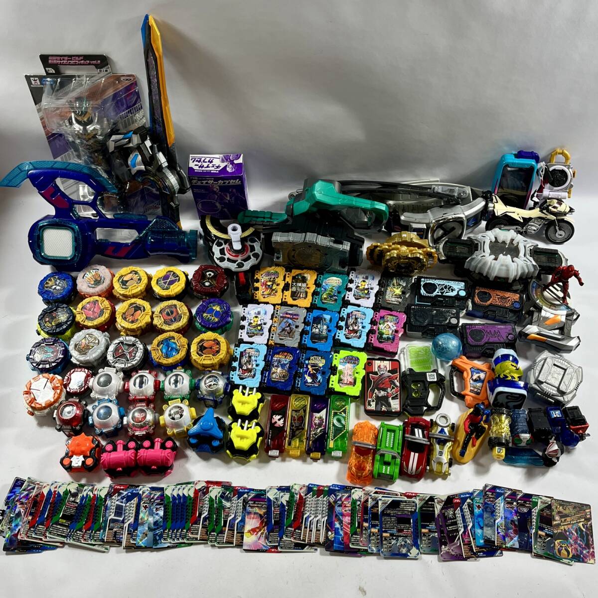★ 仮面ライダー グッズ 大量 変身ベルト アイテム 雑貨 まとめ商品 ビルド ジオウ など おもちゃ ジャンク品 6.7kg