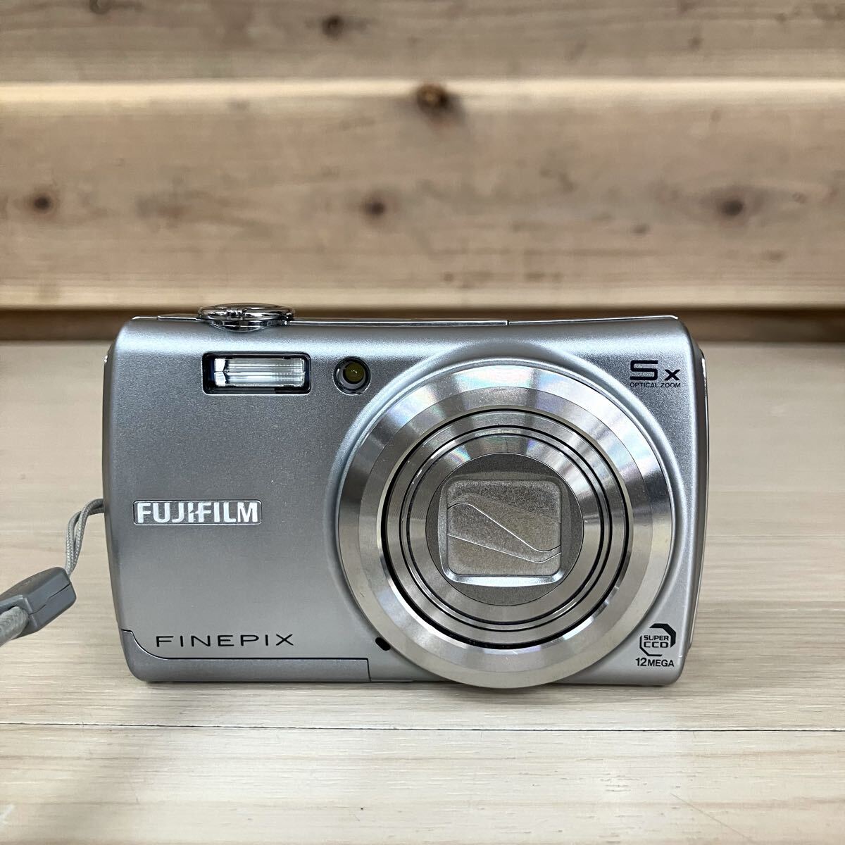 9 EN 富士フイルム FUJIFILM FinePix F100fd 5x シルバー　簡易動作確認済み