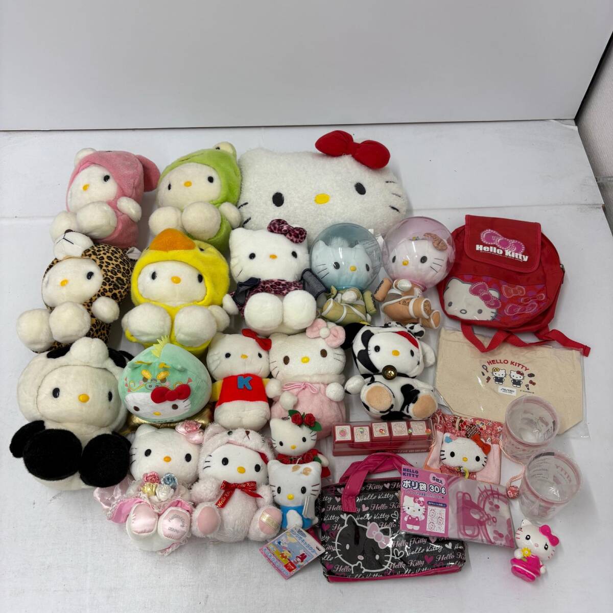 △ 【25点】 ハローキティ グッズ ぬいぐるみ 着ぐるみ リュック マスコット ノベルティ レトロ サンリオ まとめ商品 4.19kg 中古 卸